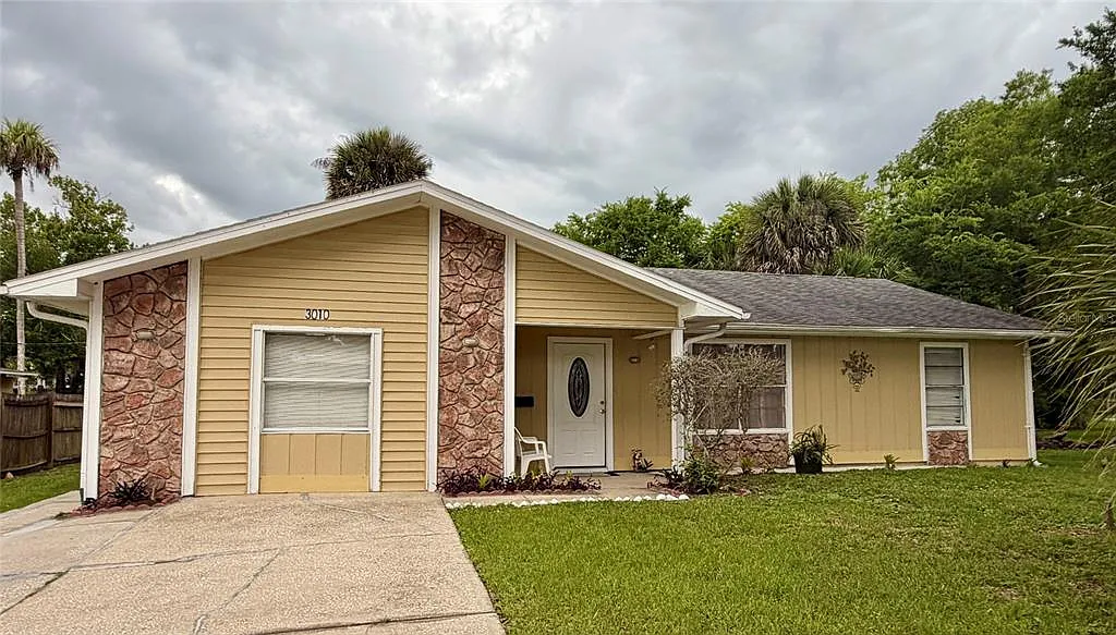 2 bed, 1.0 bath, 1146 sqft, $1,600 — Photo 1