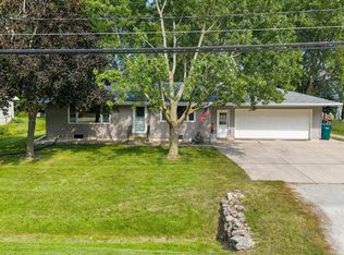 1900 N Olde Casaloma Dr, Appleton, WI 54913