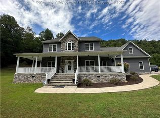 33 Jaelyn N Landen Dr, Chapmanville, WV 25508
