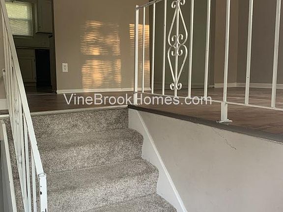 3rd image of 1605 NW Danbury Ct