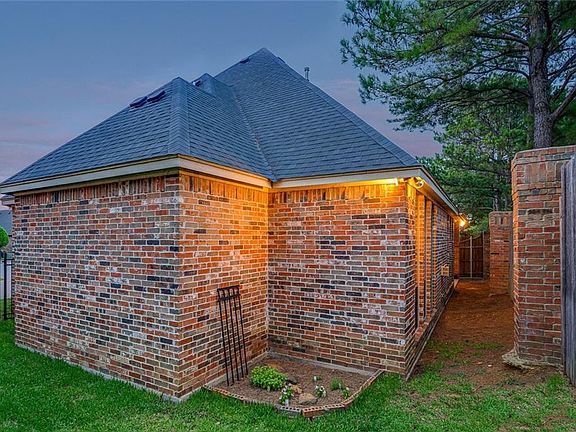 3rd image of 3806 Park Valley Ct