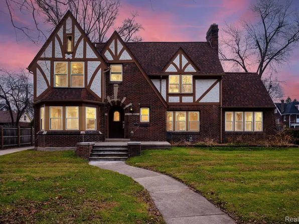 520 Fiske Dr, Detroit, MI 48214