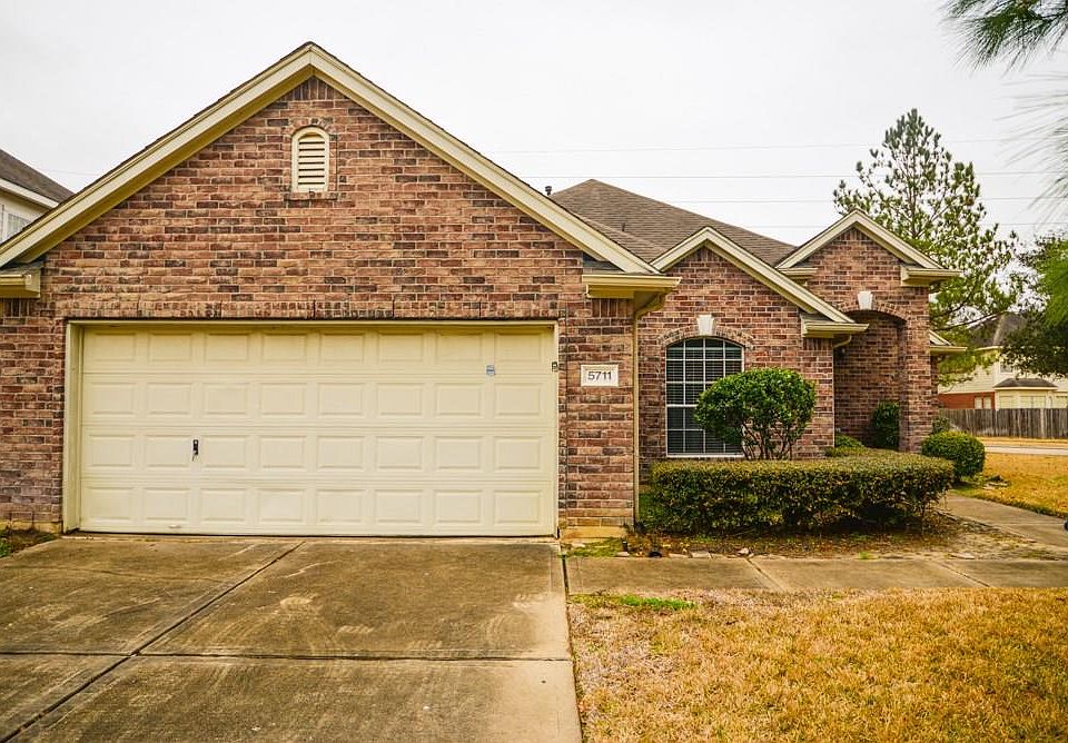 1st image of 5711 Saragosa Dr