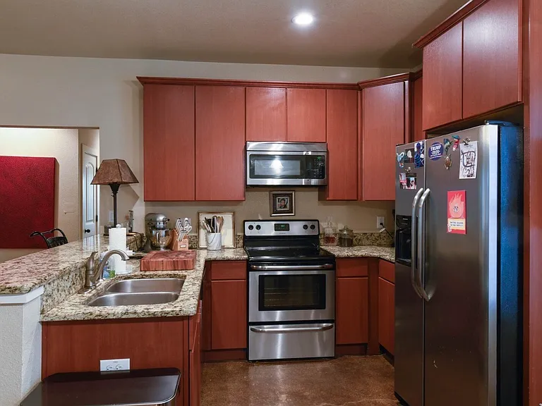 239 Bluffside Dr — Photo 4