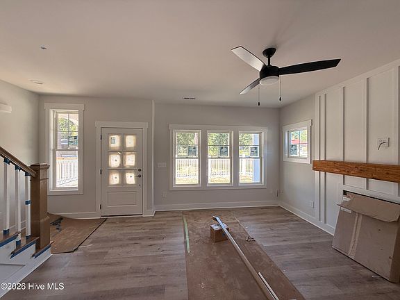 3rd image of 991 Holly Road
