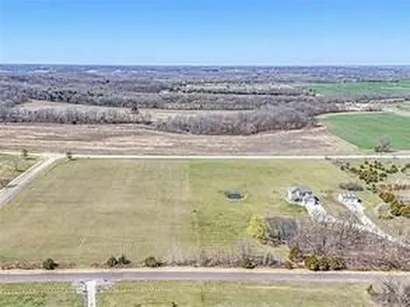 2063 Hedgehill Dr, Bates City, MO 64011