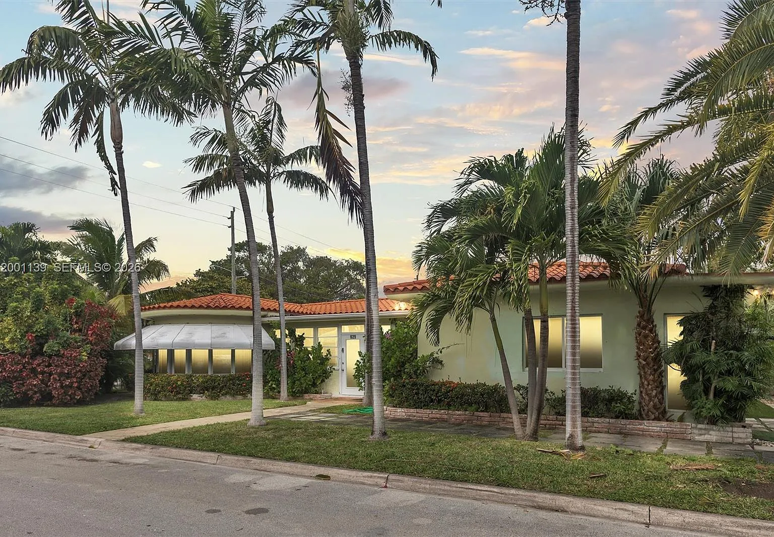 Altos Del Mar No 5 — Photo 1
