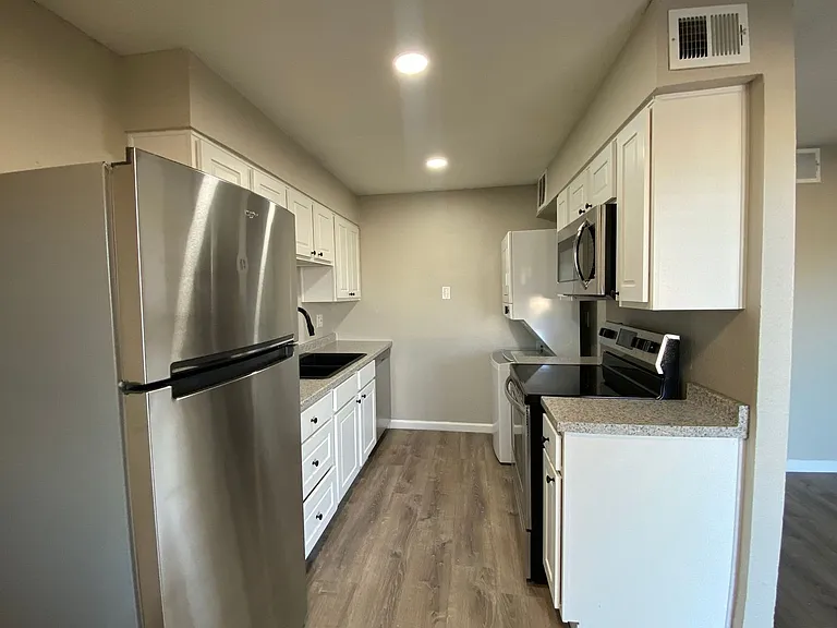 1829 E Broadway Rd — Photo 12