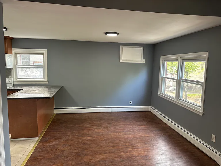 38 Allen St #2 — Photo 4