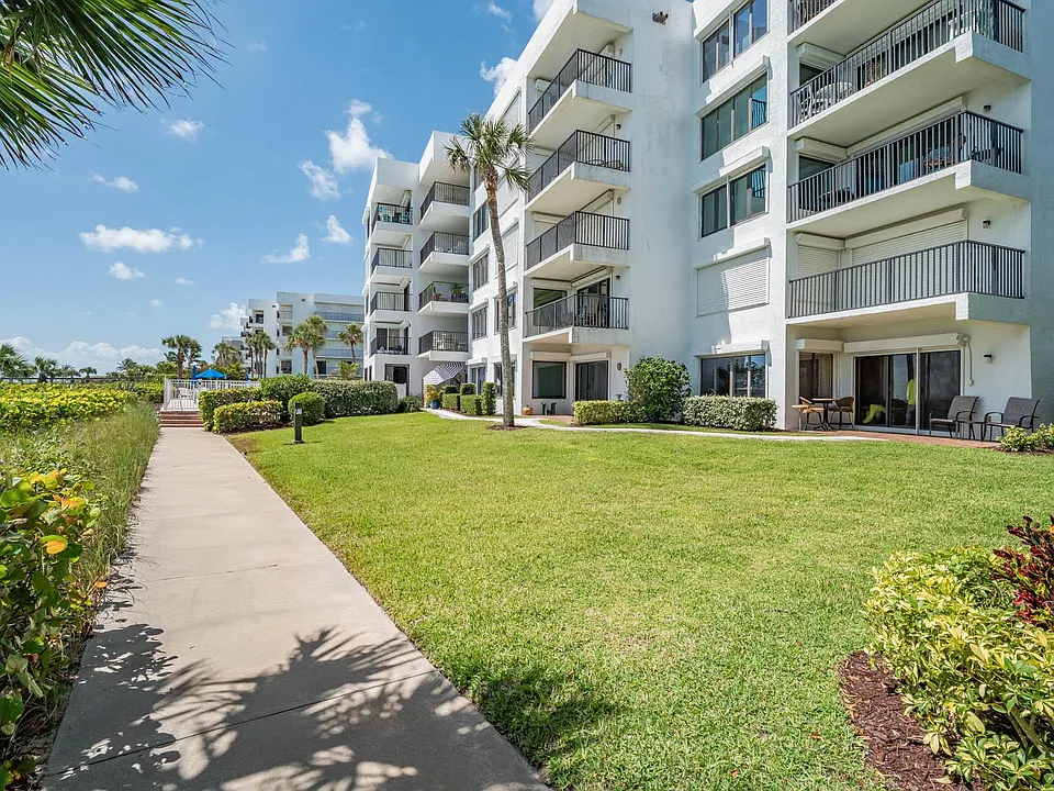 1700 Ocean Dr #201