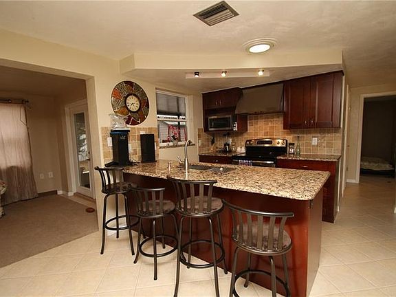 4th image of 1043 Maybury Dr