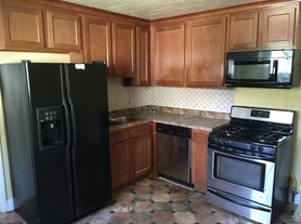 42 Henrietta- updated 2 bedroom 1 bath - close to Strong, URMC, U of R, RIT