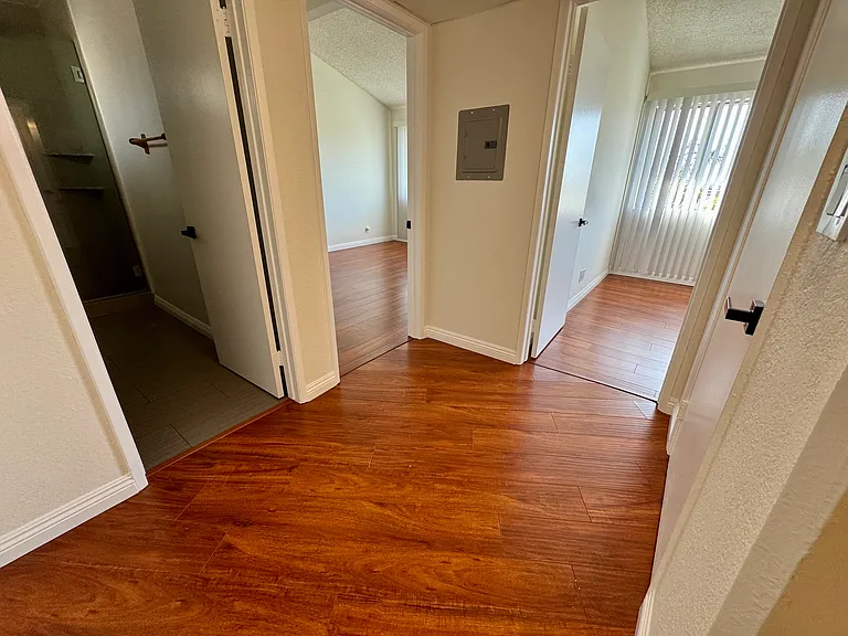 1523 E Windsor Rd #105B — Photo 16