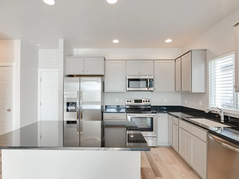 327 S Riggs Spring Ave — Photo 7