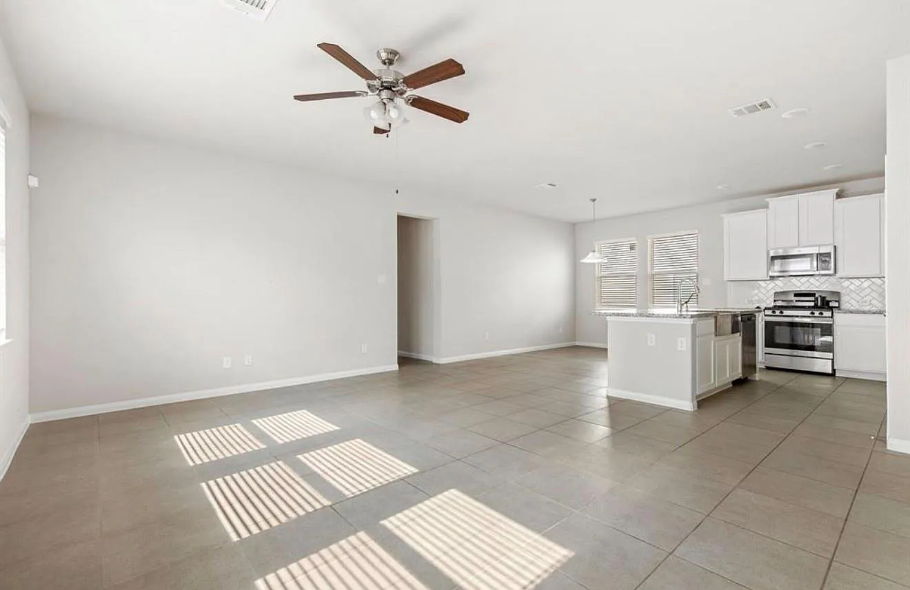 3 bed, 2.0 bath, 1413 sqft, $2,150 — Photo 4