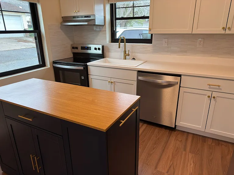345-347 W Penn St — Photo 10