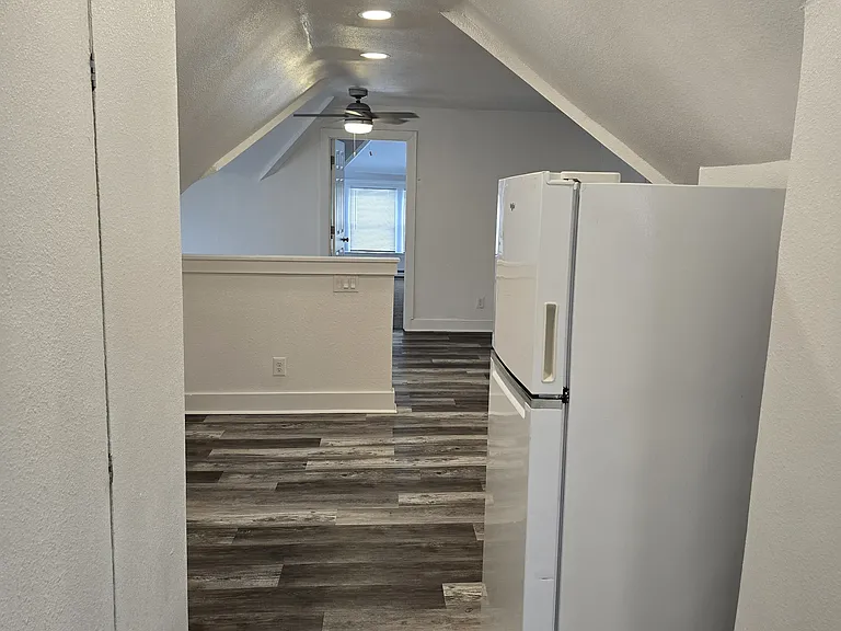 1564 E 82nd St #3 — Photo 13