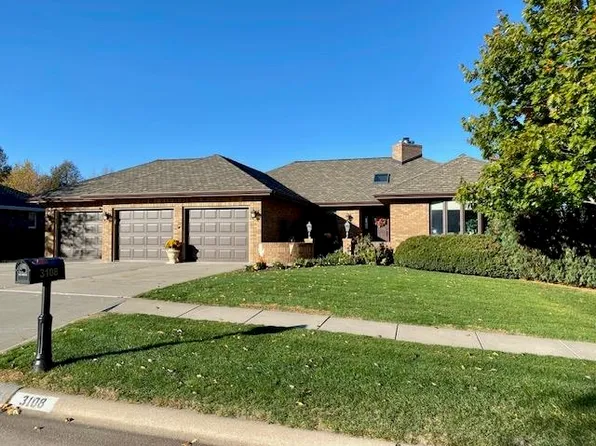 3108 Country Club Ln, Kearney, NE 68845