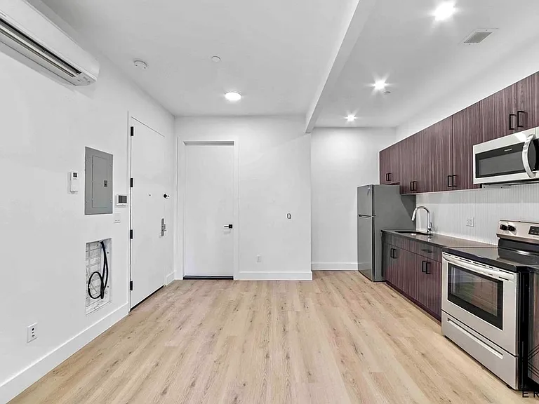 1183 New York Ave #1B — Photo 4