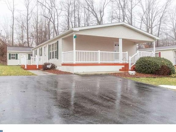 2nd image of 111 Stillwagon Ln