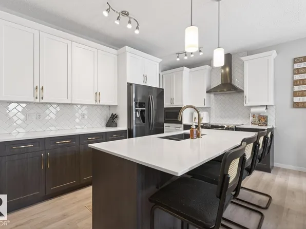 17032 64th St NW, Edmonton, AB T5Y 3P9