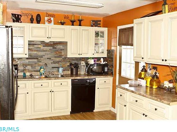 3rd image of 21 Deger Dr