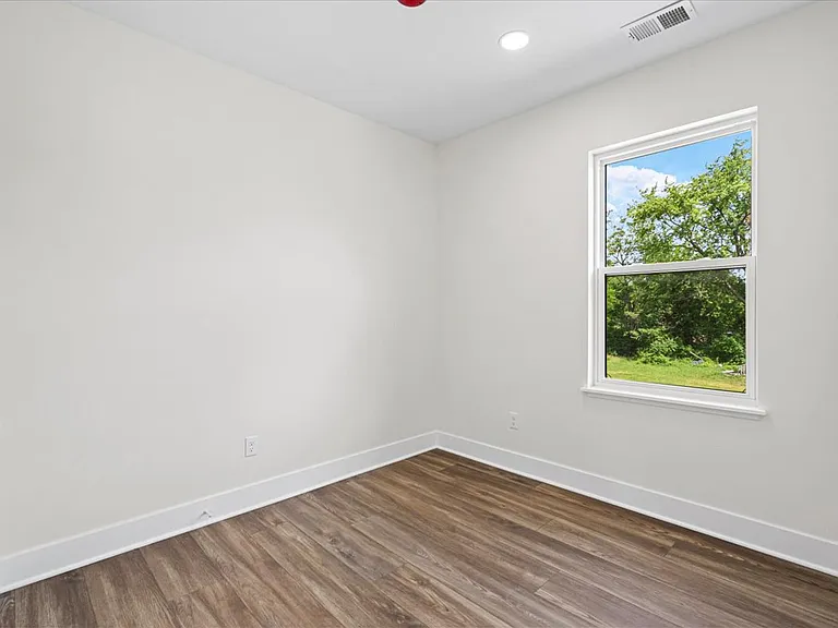 4735 Rohns St #6A — Photo 9