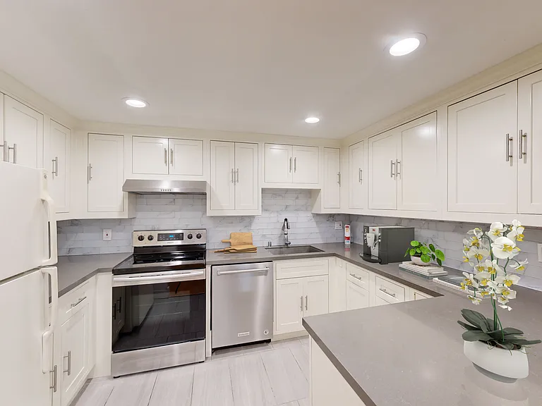 1033 Crestview Dr #211 — Photo 8
