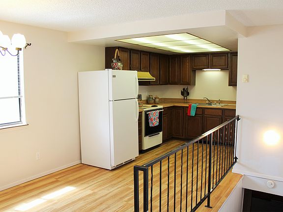 3rd image of 1101 Sundown Dr