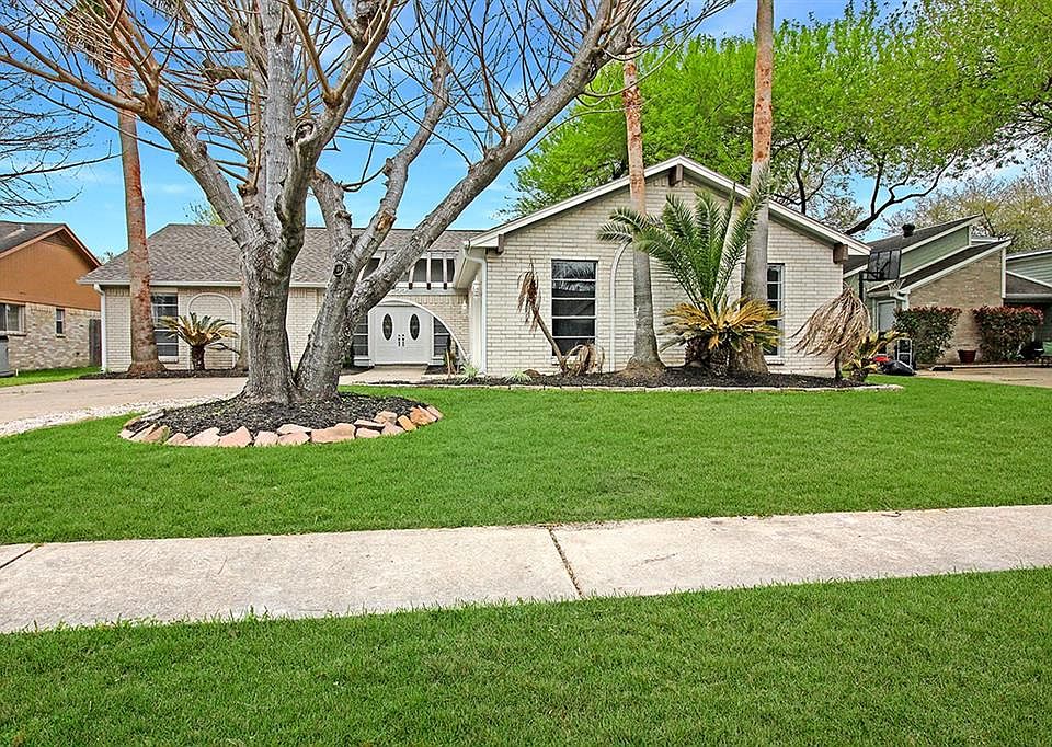 1st image of 5222 Meadow Place Dr