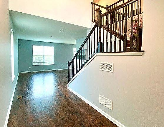 3rd image of 556 Silverton Dr