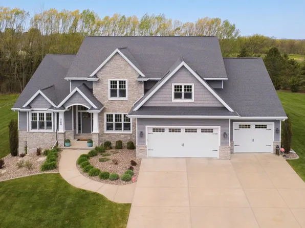 3400 Amber Ln, Green Bay, WI 54311