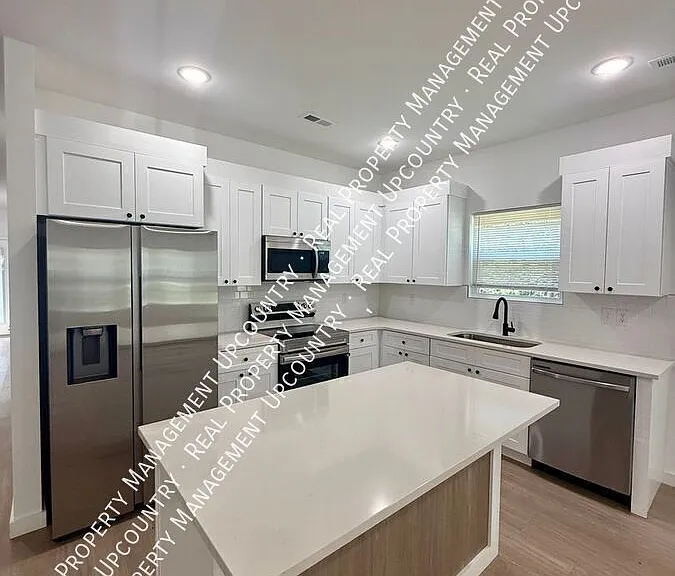 795 Lyman Rd — Photo 4