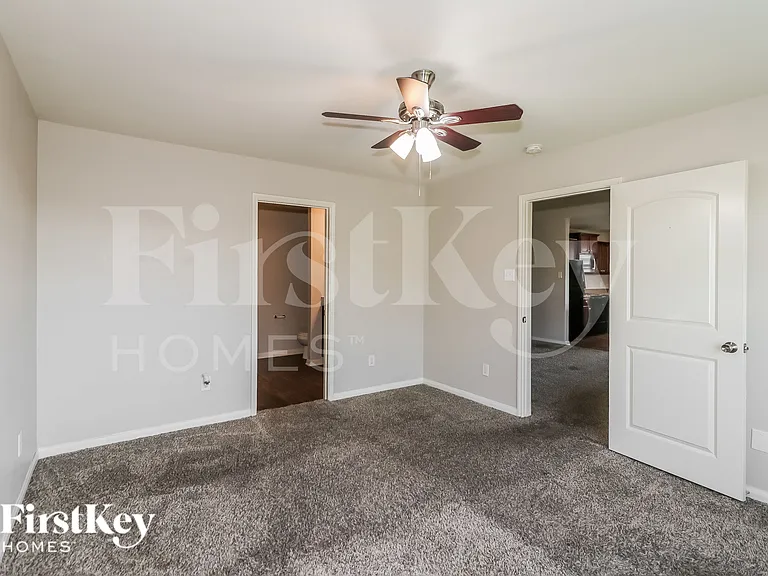 3004 Oak Ln — Photo 8