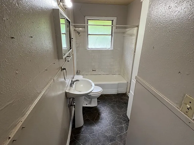 919 Pine Tree Dr — Photo 11