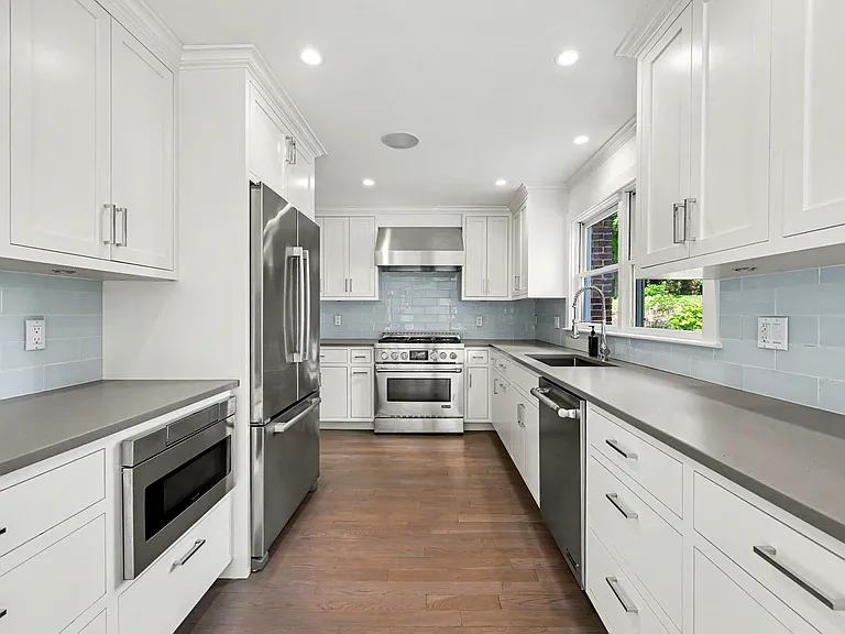12 Rockview Dr — Photo 8