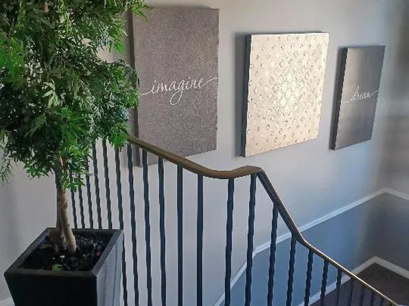Lou Apartments