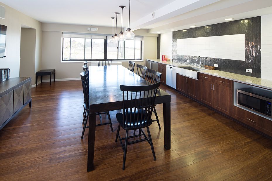 1st image of 10 W Broadway APT 4K