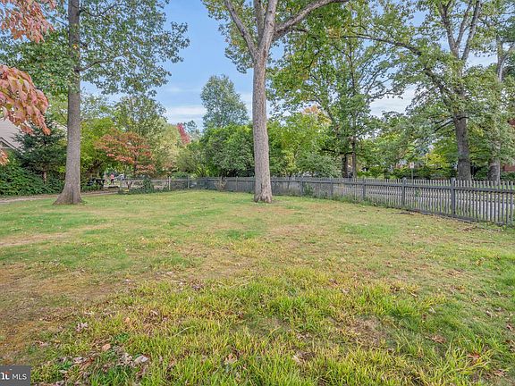 3rd image of 3234 N Pershing Dr