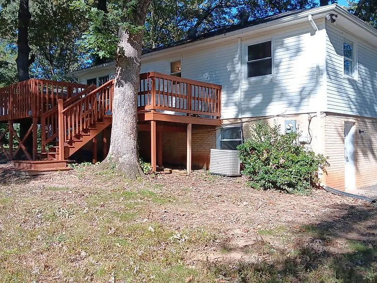 110 Middlesex Dr — Photo 3