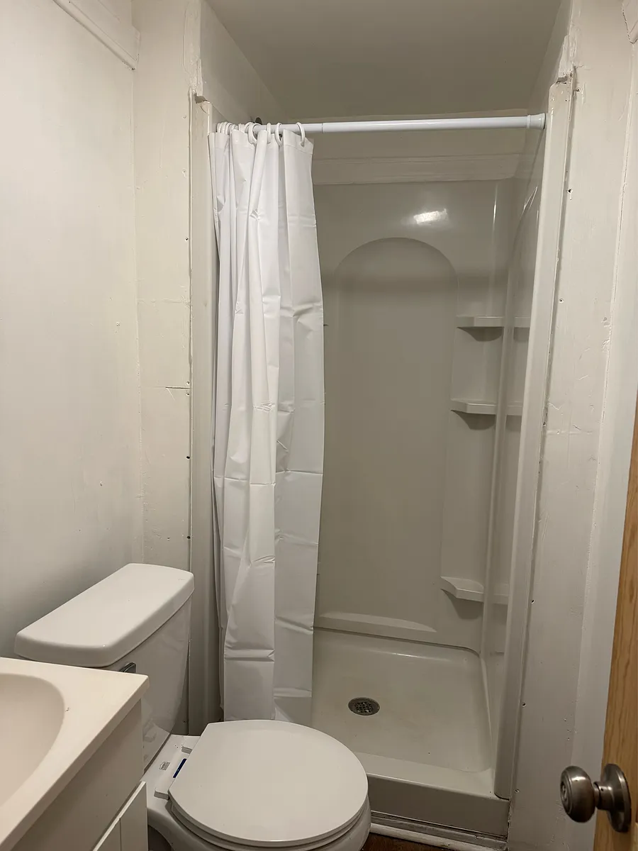 Building Photo - 1224 Whitesboro St #3