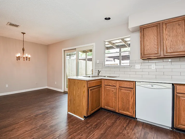 5809 Village Forest Ct — Photo 10