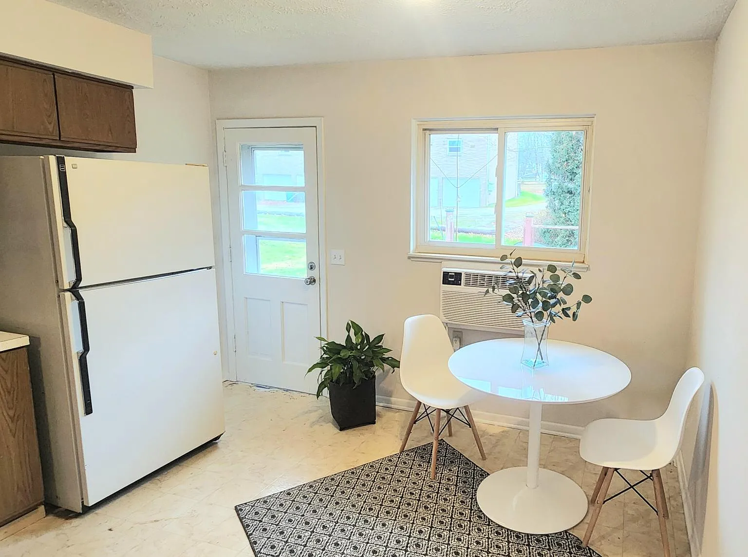 227 Ash St — Photo 1