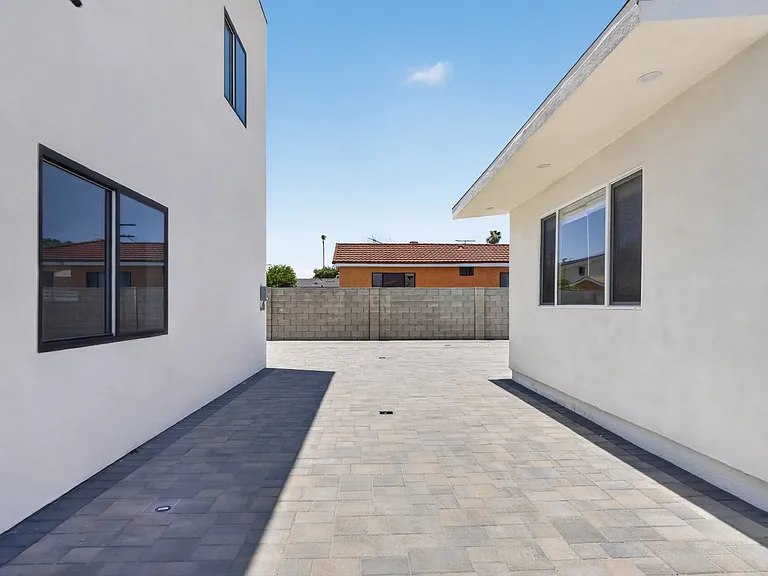 11840 Arminta St — Photo 54