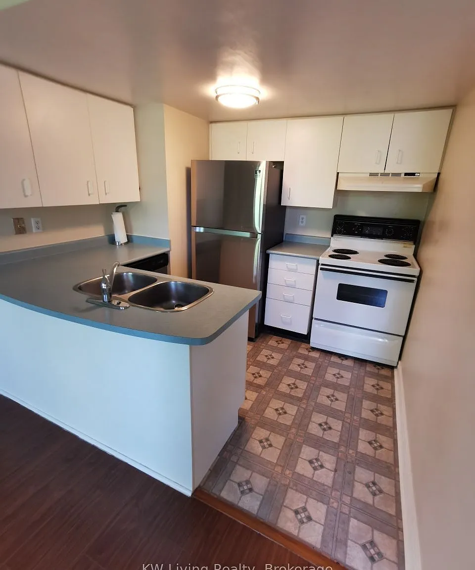 2 bed, $3,000 — Photo 2