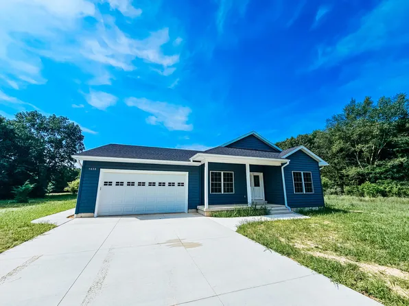 1038 Lochaven Cir, Hillsdale, MI 49242