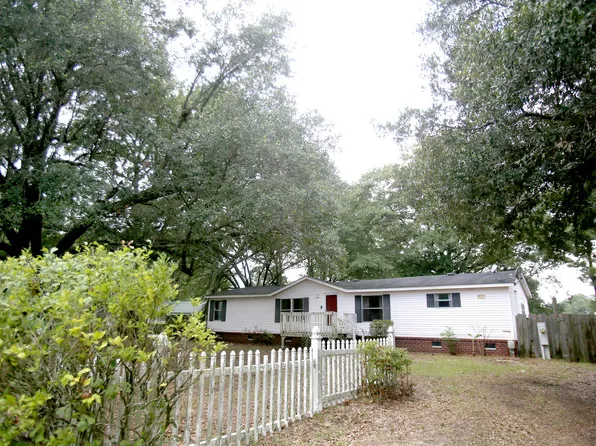 206 W Poplar Branch Dr, Moncks Corner, SC 29461