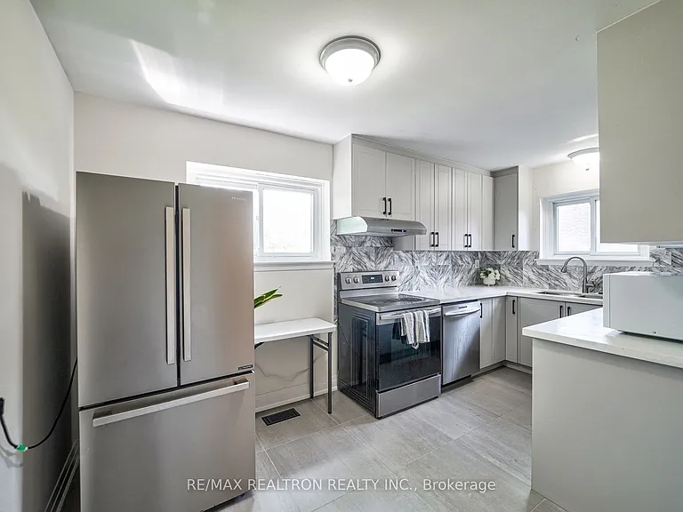 50 Axsmith Cres — Photo 14