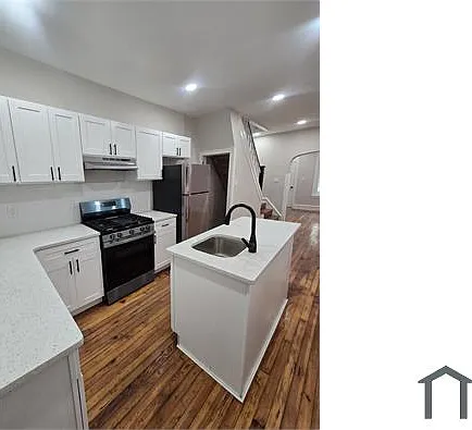 3 bed, 1200 sqft, $2,300 — Photo 3