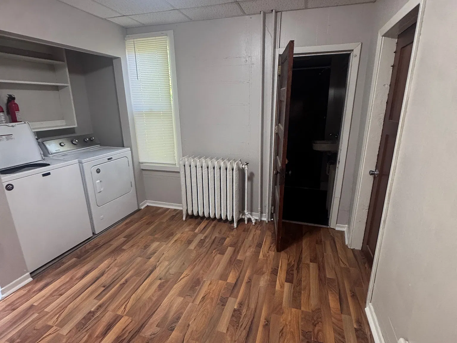 6 bed, 2.0 bath, 2400 sqft, $2,950 — Photo 3